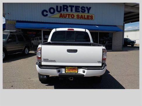 Used 2015 Toyota Tacoma 4x4 Double Cab w/ TRD Sport Package image 7