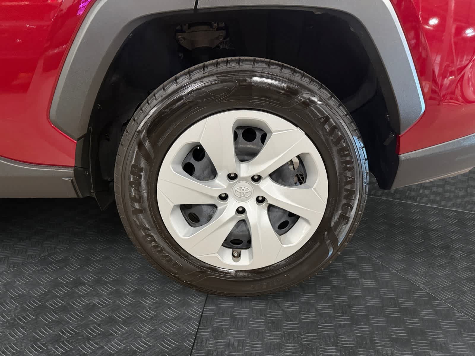 Used 2020 Toyota RAV4 LE w/ All Weather Liner Package AWD/4WD image 15