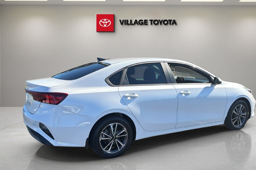 Used 2024 Kia Forte LXS w/ LXS Technology Package FWD image 5