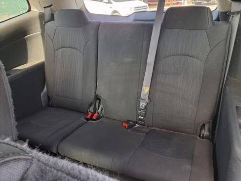 Used 2015 Chevrolet Traverse LT w/ Style and Technology Package FWD image 9