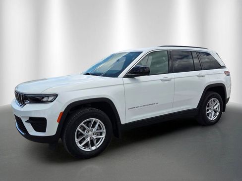 Used 2025 Jeep Grand Cherokee Laredo X w/ Luxury Tech Group I RWD image 2