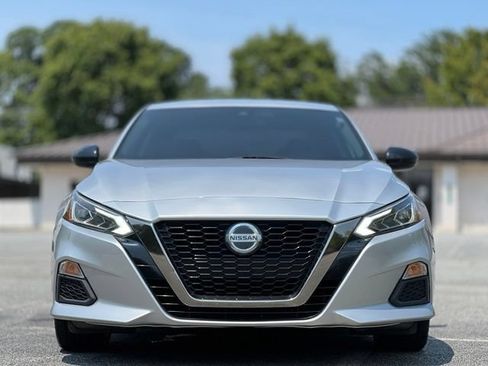 Used 2021 Nissan Altima 2.5 SR FWD image 2