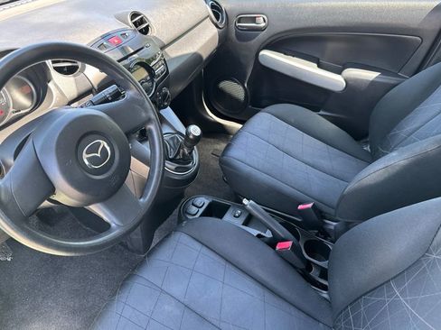 Used 2013 MAZDA MAZDA2 Sport FWD image 10