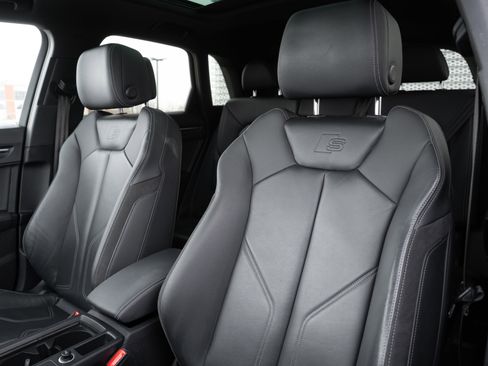 Used 2020 Audi Q3 2.0T Prestige w/ Prestige Package image 19