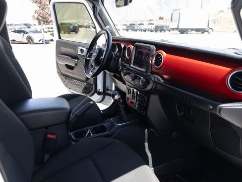Used 2021 Jeep Wrangler Unlimited Rubicon w/ Uconnect 4C Nav & Sound Group AWD/4WD image 21