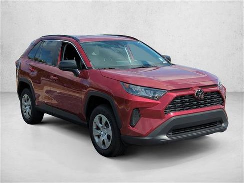 Used 2021 Toyota RAV4 LE image 3