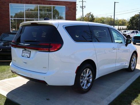 New 2026 Chrysler Pacifica Select image 36