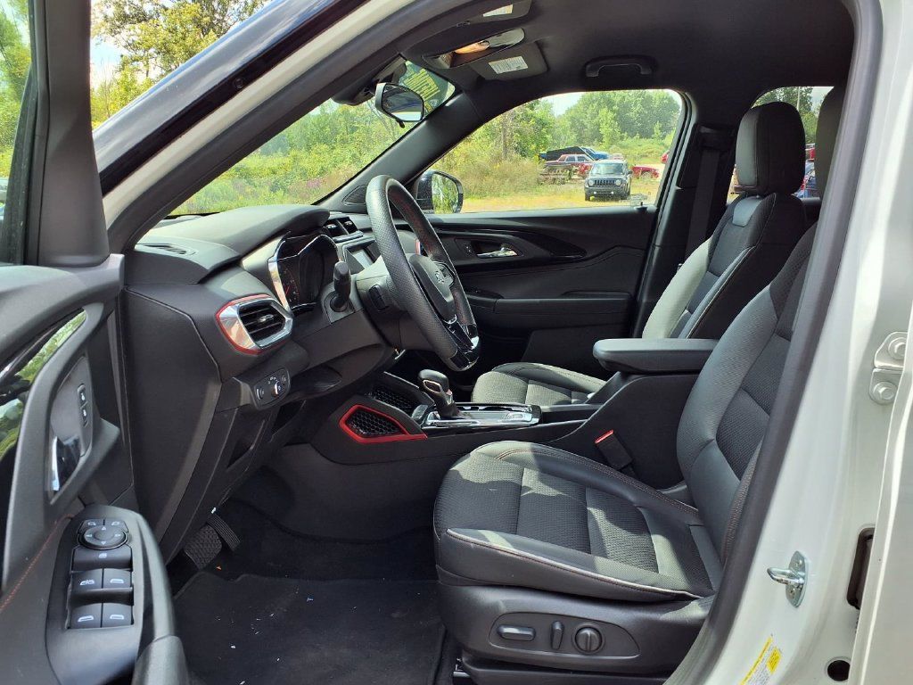 Used 2023 Chevrolet TrailBlazer RS AWD/4WD image 19