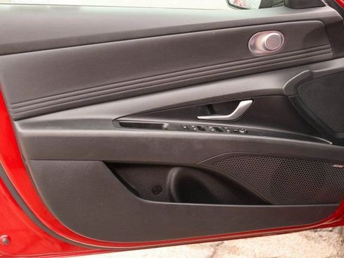 Used 2024 Hyundai Elantra Limited image 9