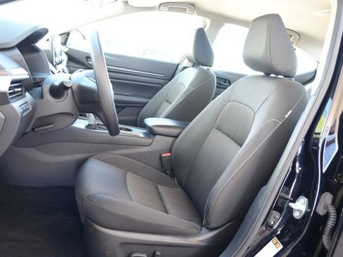 Used 2025 Nissan Altima 2.5 SV image 18