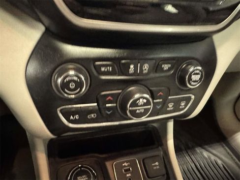 Used 2021 Jeep Cherokee Limited w/ Mopar Interior Package image 25