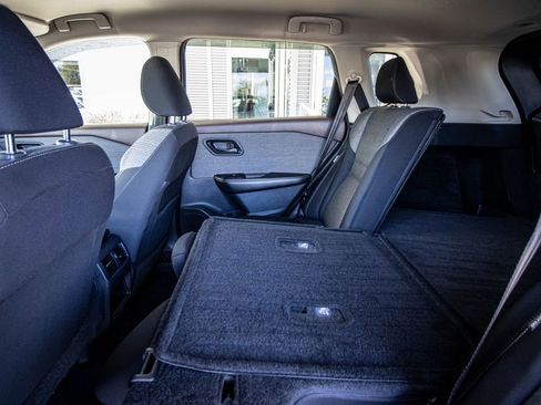 Used 2021 Nissan Rogue S image 25