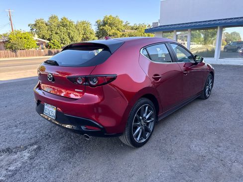 Used 2019 MAZDA MAZDA3 AWD Hatchback w/ Preferred Pkg image 5