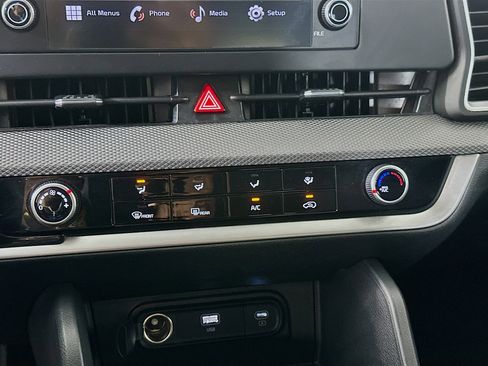Used 2025 Kia Sportage LX FWD image 22