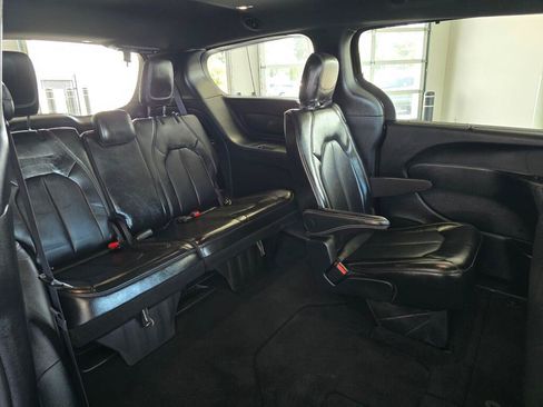 Used 2025 Chrysler Pacifica Select FWD image 36