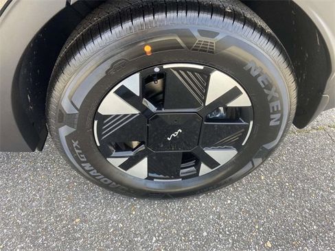 New 2026 Kia Sportage LX image 7