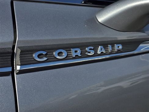 Used 2020 Lincoln Corsair Reserve w/ Rear Removable Package Tray image 9