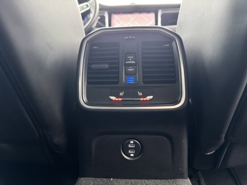 Used 2024 Porsche Macan image 42