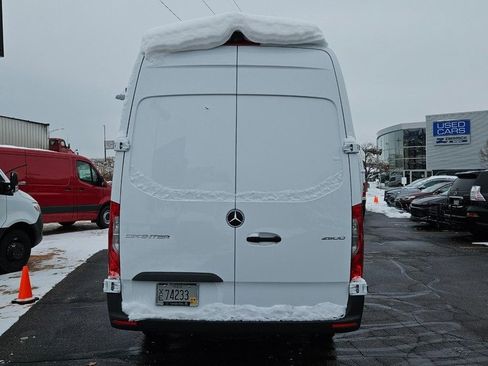 Used 2024 Mercedes-Benz Sprinter 2500 image 4