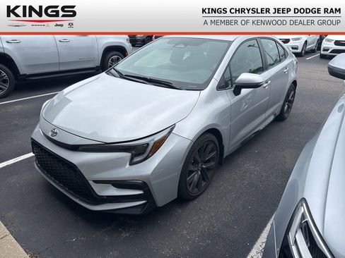 Used 2023 Toyota Corolla SE w/ SE Premium Package FWD image 1