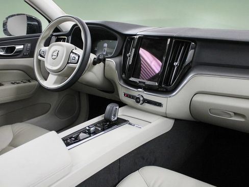 Used 2025 Volvo XC60 B5 Plus w/ Protection Package Premier AWD/4WD image 21