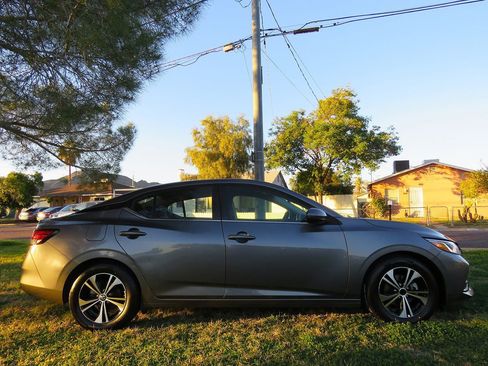 Used 2022 Nissan Sentra SV image 9