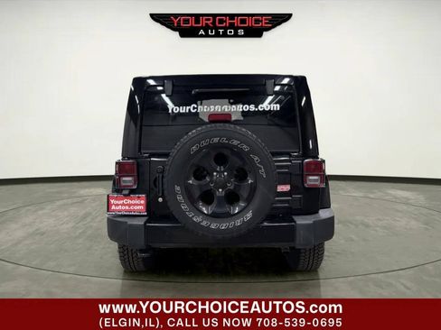 Used 2015 Jeep Wrangler Unlimited Sahara AWD/4WD image 4