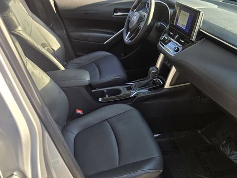 Used 2023 Toyota Corolla Cross XLE w/ Convenience Package FWD image 17