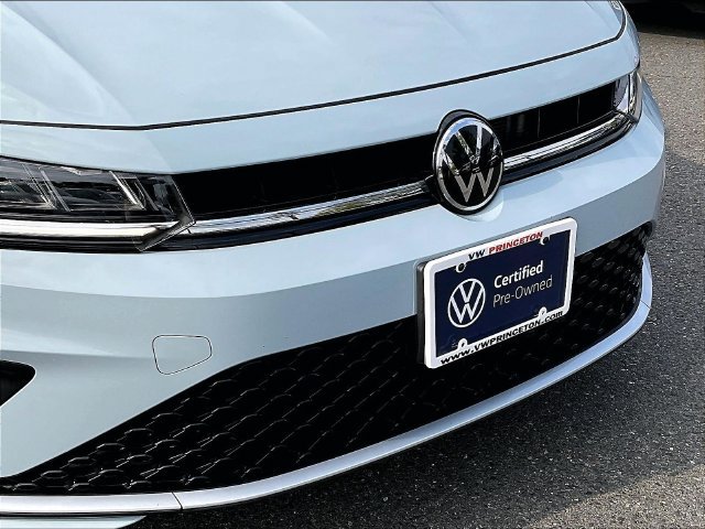 Certified 2025 Volkswagen Jetta SE w/ Sunroof Package FWD image 30