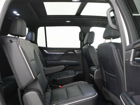 Used 2025 GMC Acadia Denali w/ Super Cruise Package AWD/4WD image 12