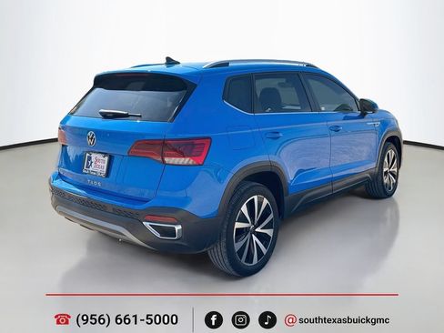 Used 2023 Volkswagen Taos SE w/ Panoramic Sunroof Package FWD image 8