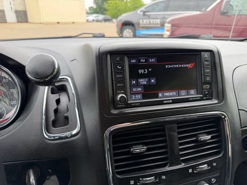 Used 2019 Dodge Grand Caravan SXT FWD image 19
