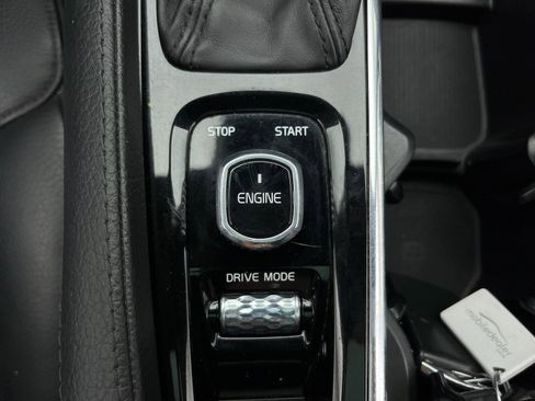 Used 2016 Volvo XC90 T6 Momentum w/ Vision Package image 22