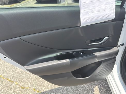 Used 2025 Hyundai Elantra Limited w/ Cargo Package FWD image 22