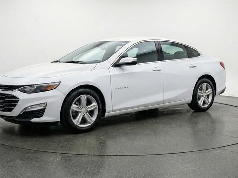 Used 2024 Chevrolet Malibu LT image 3