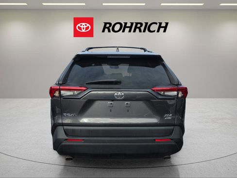 Used 2022 Toyota RAV4 XLE image 4