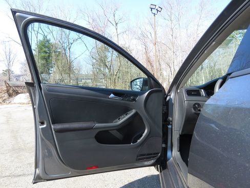 Used 2014 Volkswagen Jetta S image 8