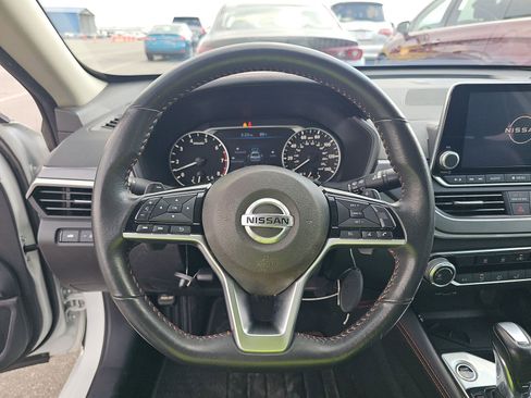 Used 2024 Nissan Altima 2.5 SR image 13