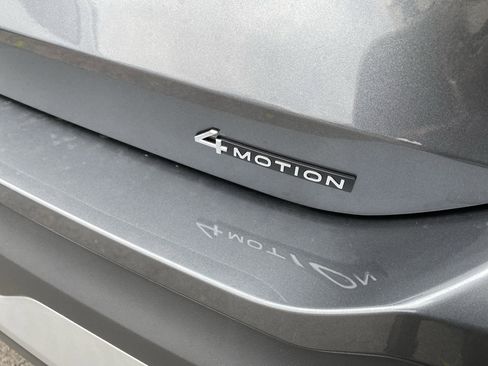 New 2025 Volkswagen Tiguan SE image 8