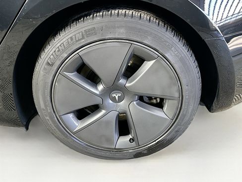 Used 2023 Tesla Model 3 Standard Range image 11