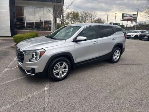 Used 2022 GMC Terrain SLE image 2