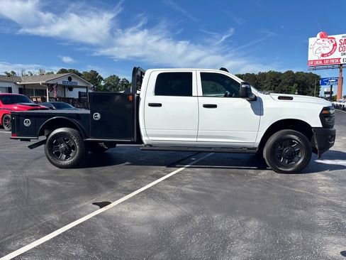 Used 2025 RAM 2500 Tradesman AWD/4WD image 2