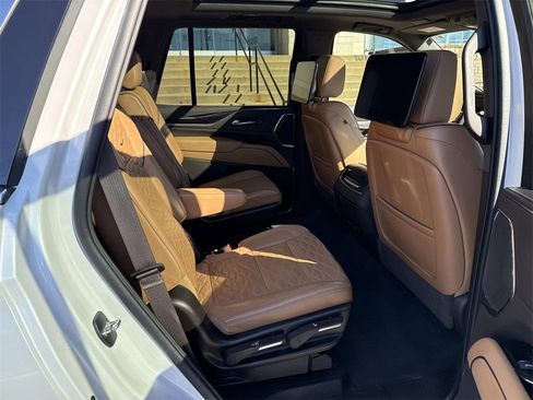 Used 2021 Cadillac Escalade Premium Luxury image 13