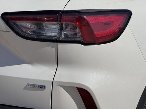 Used 2020 Ford Escape SEL image 12