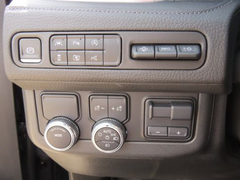 Used 2024 GMC Yukon Denali w/ Advanced Technology Package RWD image 23