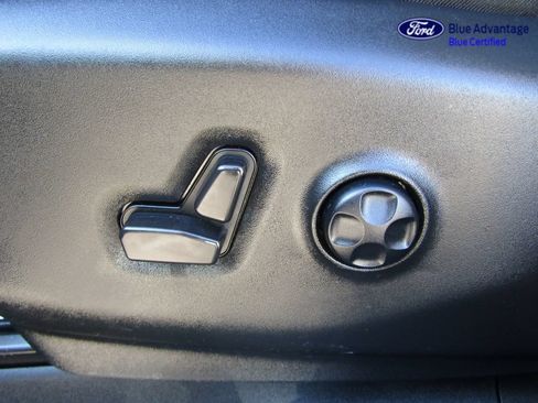 Used 2025 Chrysler Pacifica Limited FWD image 28