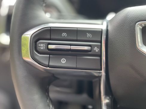 Used 2025 GMC Yukon Elevation image 12