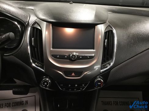 Used 2017 Chevrolet Cruze LT image 49
