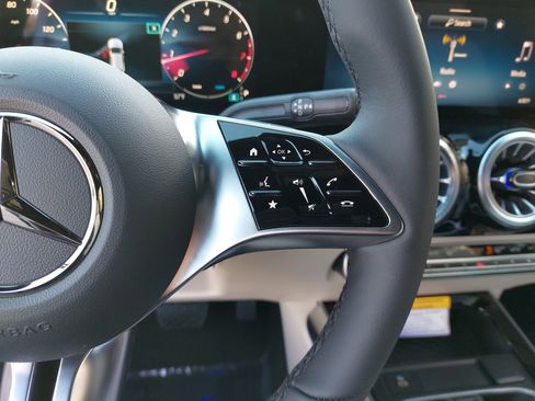 Certified 2025 Mercedes-Benz GLA 250 image 19