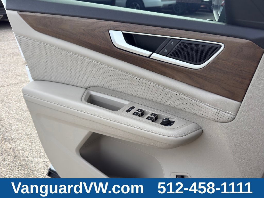 Used 2024 Volkswagen Atlas SE w/ Black Wheel Package FWD image 22